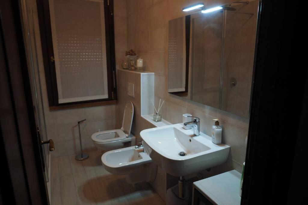 Appartement La Casa Degli Ospiti à Morbegno Extérieur photo